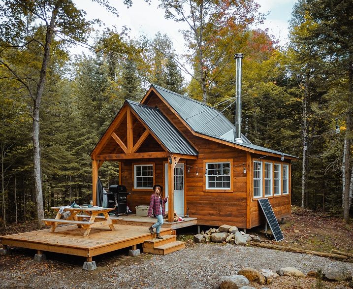 Travailler autrement : pourquoi opter pour une location de cabine dans les Laurentides